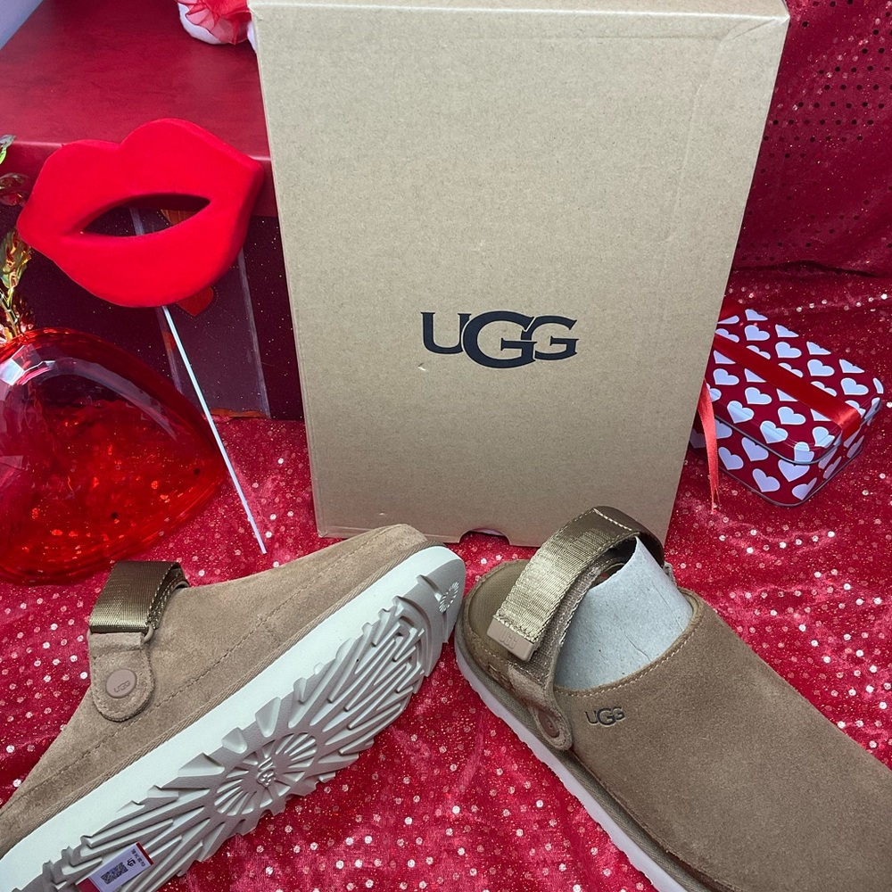 Ugg - Picture 4 of 4